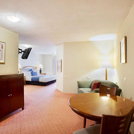 Central Court Motel Γουόρναμπουλ Εξωτερικό φωτογραφία