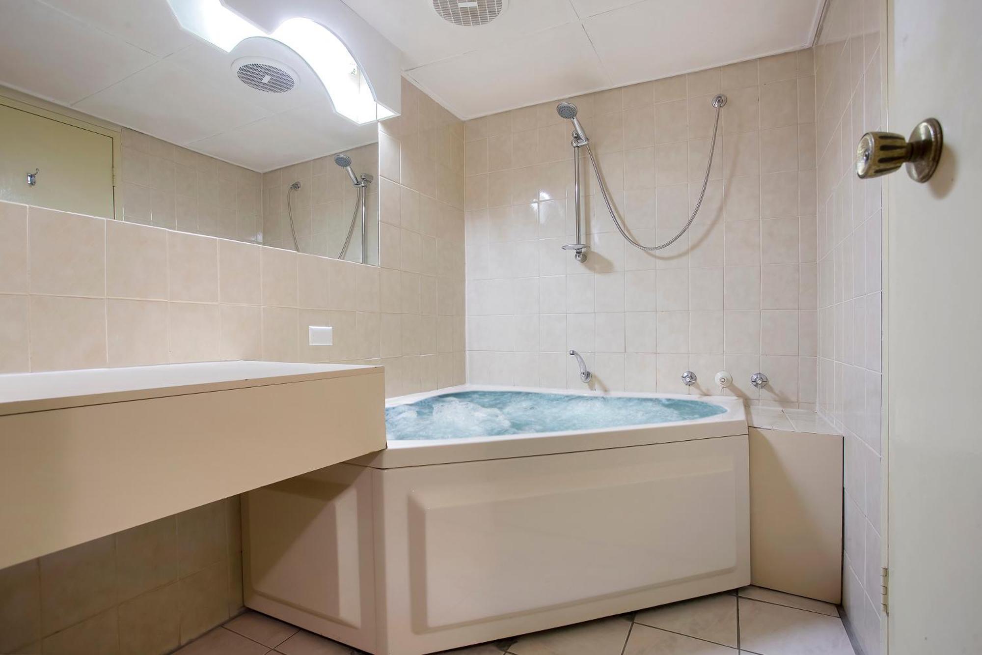 Central Court Motel Γουόρναμπουλ Εξωτερικό φωτογραφία